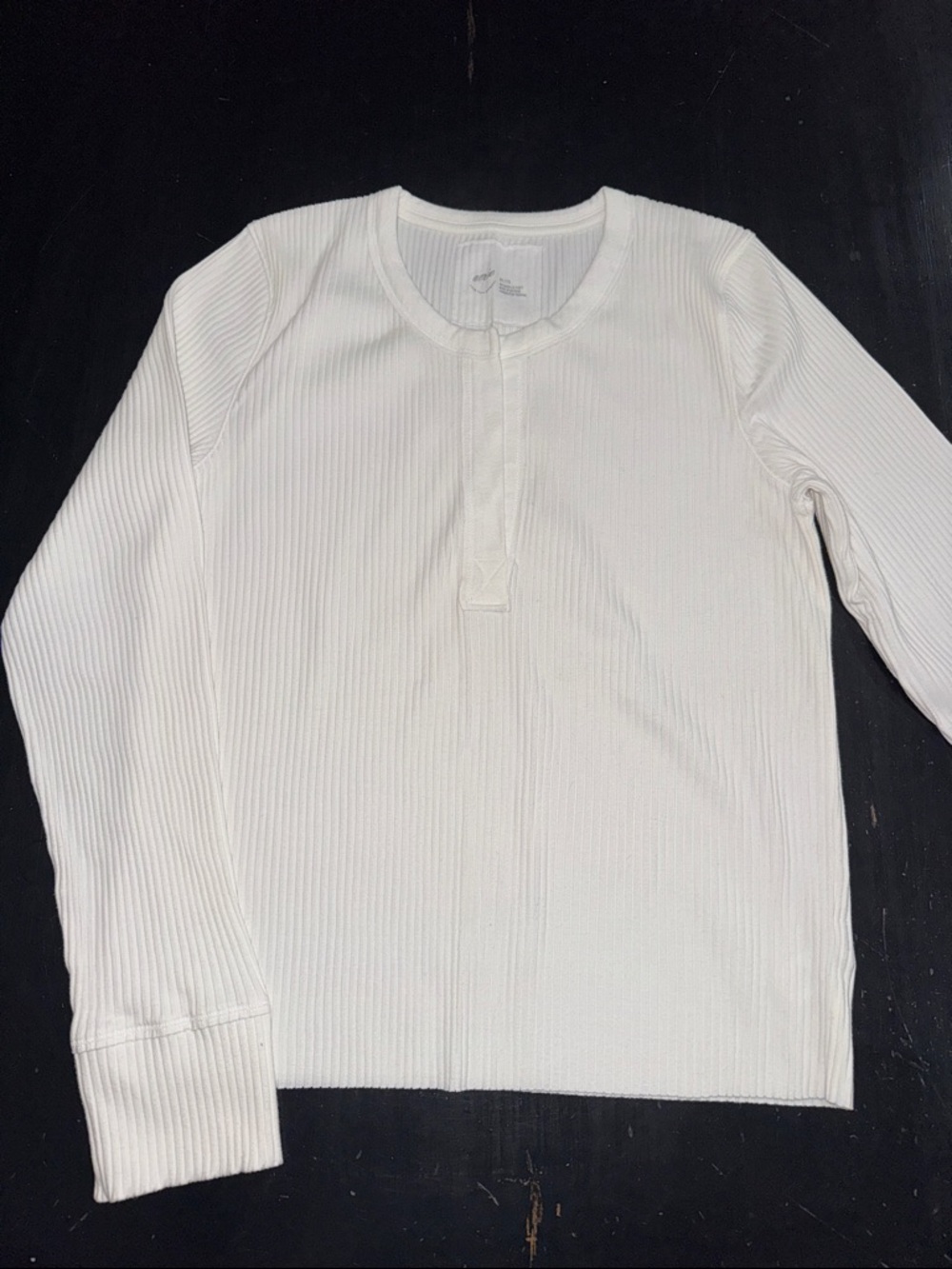 AERIE long sleeve henley style ribbed shirt. size XL. off white. like new.